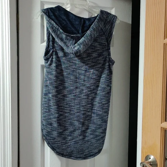 NWT- Inspired Hearts blue/white knit vest with kangaroo pockets and hood. Size M - Picture 5 of 5
